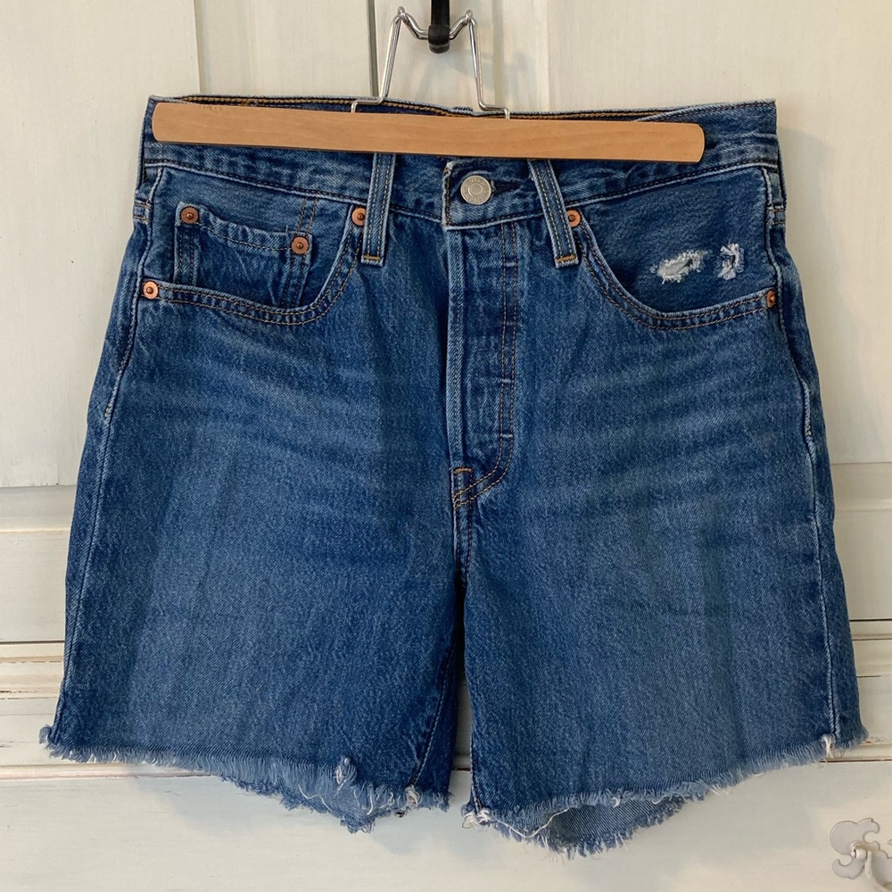 Levi’s 501 denim cutoff shorts size 26